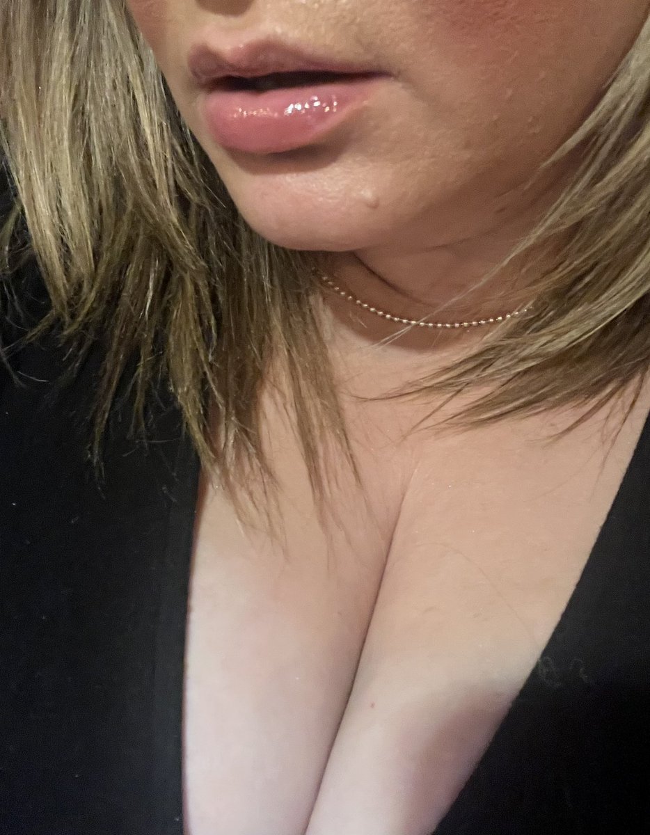 SubmissiveXo's tweet photo. It’s that fucking Friday for this #submissiveslut. Open for being used like a #goodgirl #slutmood. #bdsm #cleavage #lips #daddy #missme?  I miss y’all…. 

~XO 😘🍷 https://t.co/jsYgxeS7Em