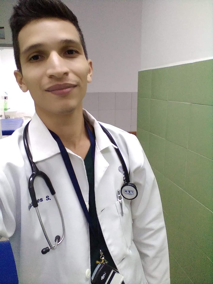 stardustreader's tweet photo. En un ambulatorio de Ccs mataron a puñaladas a un médico (28a) porque no logró salvar la vida de un paciente por falta de insumos; a ese tipo de situaciones estamos expuestos en el precario sistema de salud público, sin garantías de nada.

 Descansa en paz, colega. https://t.co/Ng4NX6v1ob