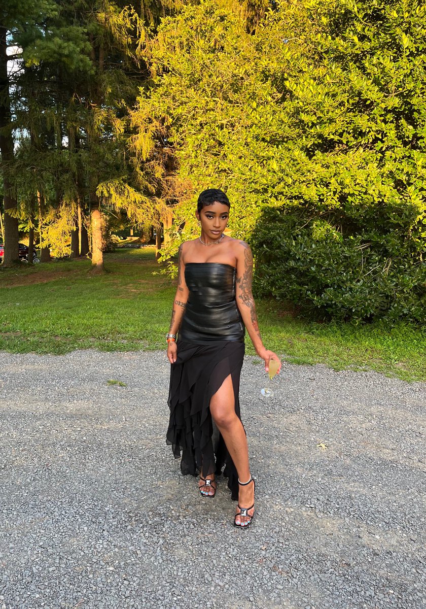 vichaaaaan's tweet image. Y’all my daddy surprised my mom with this dress years ago (in her late 20s), she wore it to my Uncles wedding… fast forward to my late 20s and I’m wearing that same dress to a wedding #stillnotoverit
