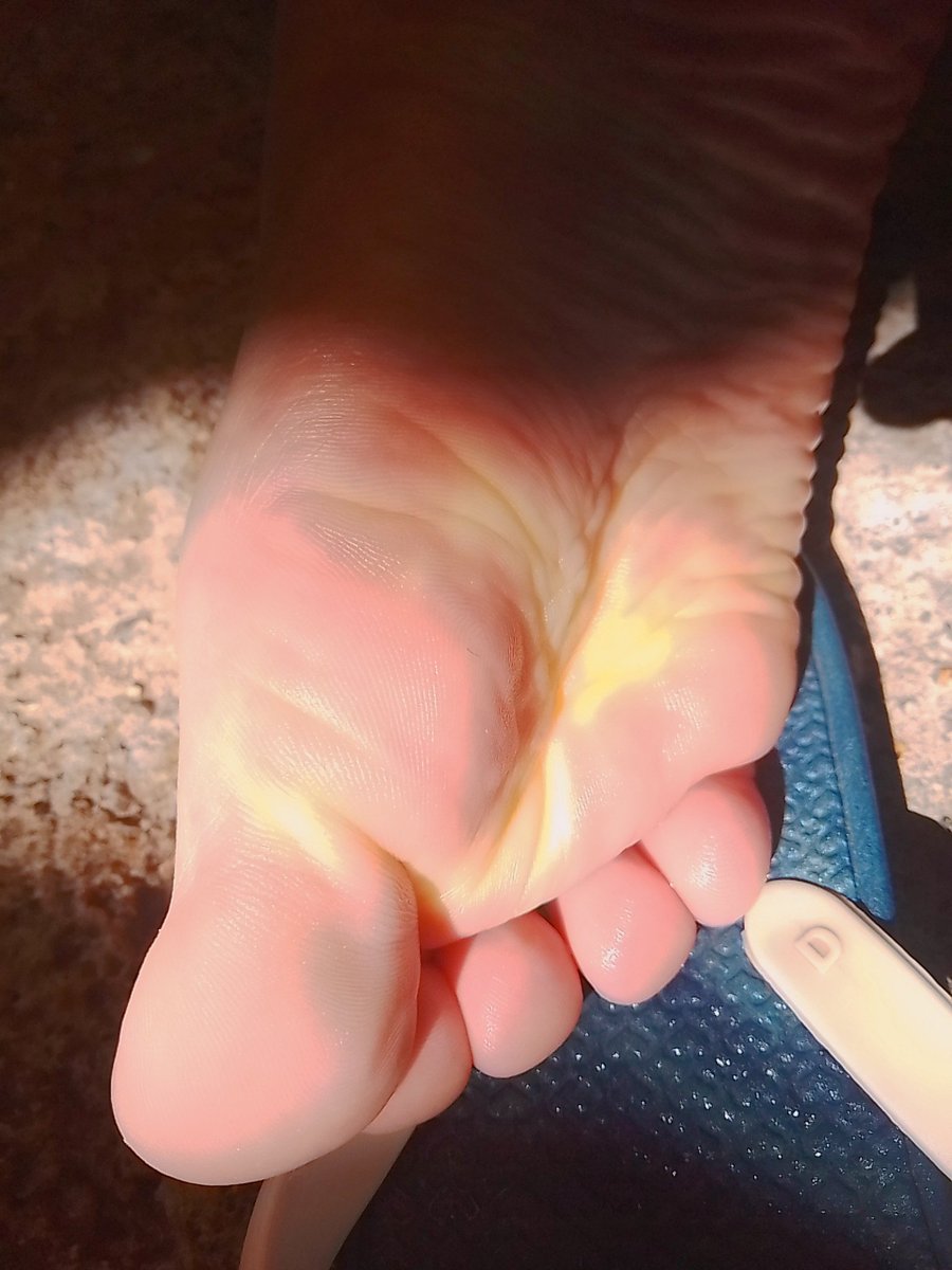 feetcolli's tweet photo. Hi Hi~ 😸♥️°•*
How was your day? ✌🏻
#feetpic #feet_lover #feetcontent #feetseller #feetpicsforsales #feetfetiche #feet_pic #feet #pies #pies #toes #soles #solesandtoes #toesandsoles https://t.co/Mrkr6r5KiT
