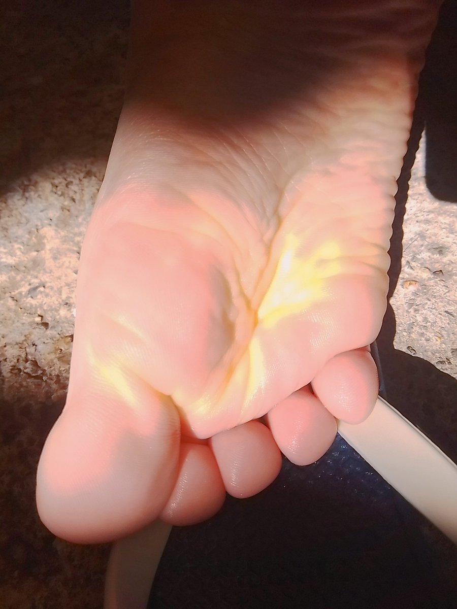 feetcolli's tweet photo. Hi Hi~ 😸♥️°•*
How was your day? ✌🏻
#feetpic #feet_lover #feetcontent #feetseller #feetpicsforsales #feetfetiche #feet_pic #feet #pies #pies #toes #soles #solesandtoes #toesandsoles https://t.co/Mrkr6r5KiT