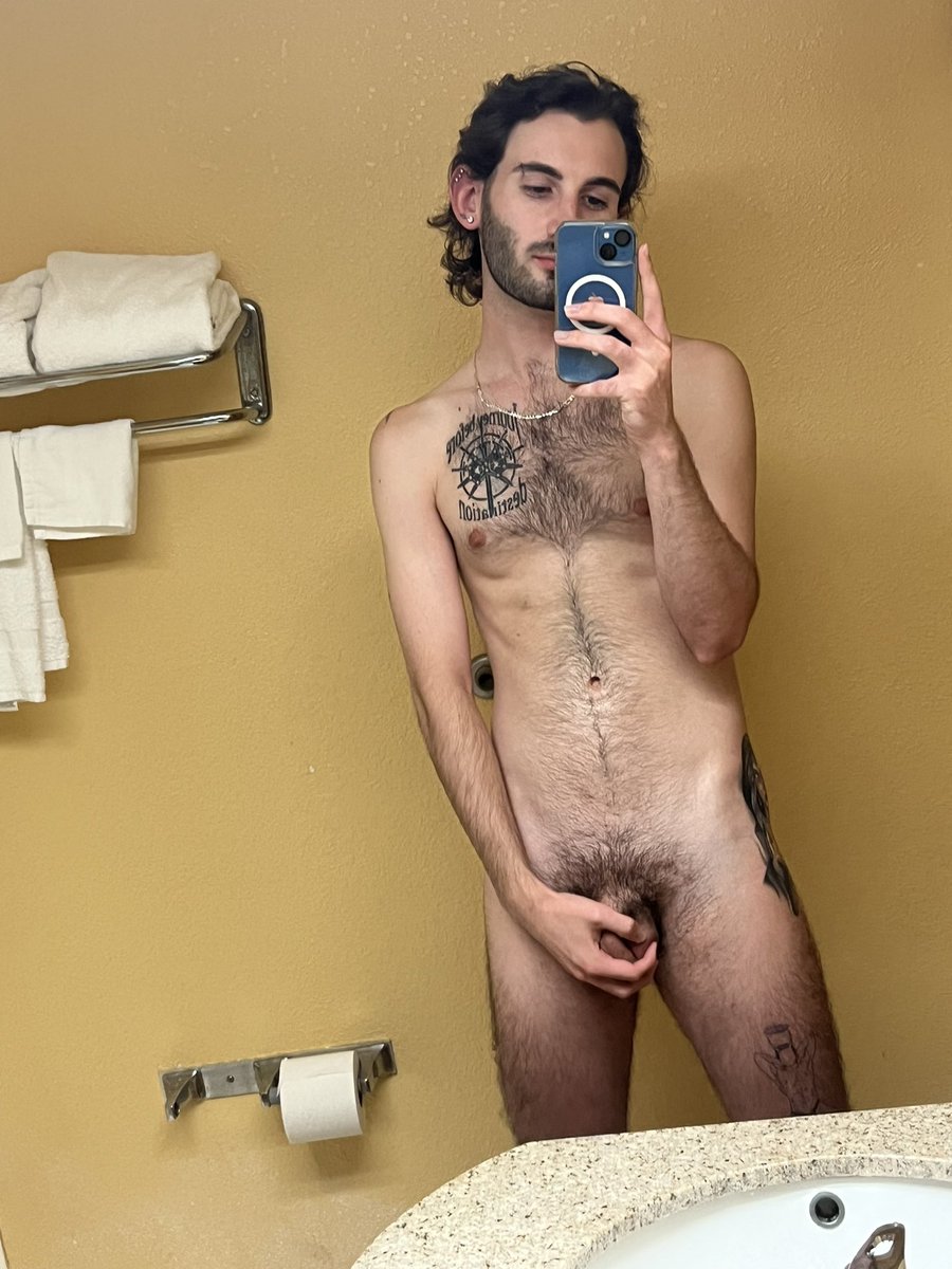 thekingswit_45's tweet photo. Overnight stop 1/5 means hotel nude 1/many 🍆 RT if you wanna see more of my being horny on the road #dick #nude #hotelmirror #roadtrip #horny https://t.co/JhrDqOXcpQ