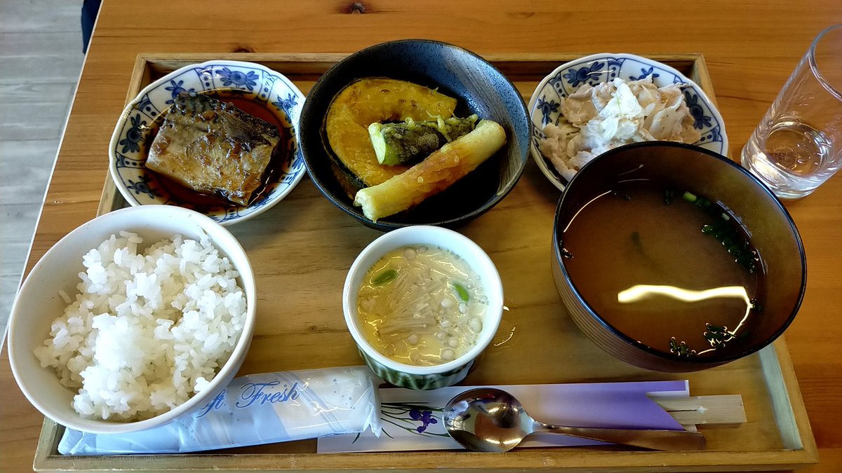 サバ煮付け、天ぷら、茶碗蒸し。
これで700円！
まったり〜♪

レストこのしろにて。