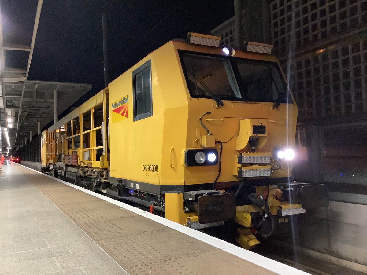13milepost's tweet photo. During non Tweeting Hours #StPancras visitor
Video 🎥 Survey  unit  #3Z07   conducting  Asset  Inspection  🔍🧐 of  Switches  &amp;  Crossings    #TootToot   #TrackTeam 🚧🦺🌙⭐️ #Windhoff https://t.co/kQw2GowTml