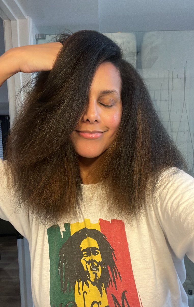 semmyg_'s tweet image. Y’all, drop your *dependable* natural hair stylists in Nashville. #HALP