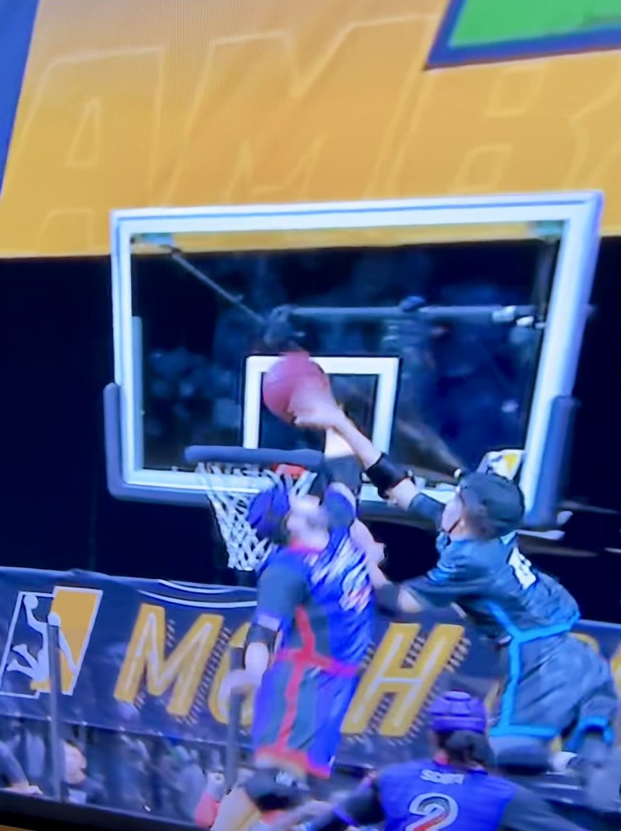 Huge game winning block by former <a href="/WIUfootball/">Western Illinois Football</a> long snapper @natekarsjens #GameBlouses