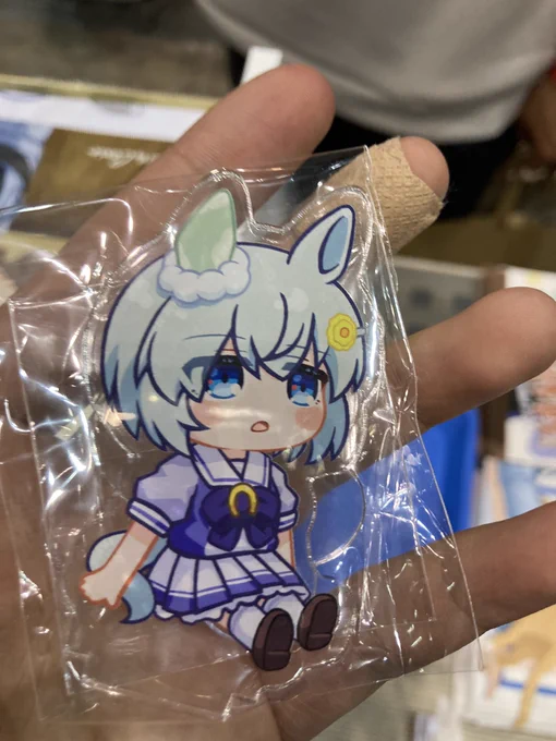 頒布してるアクスタマジでめちゃくちゃ可愛く仕上がってるので見て