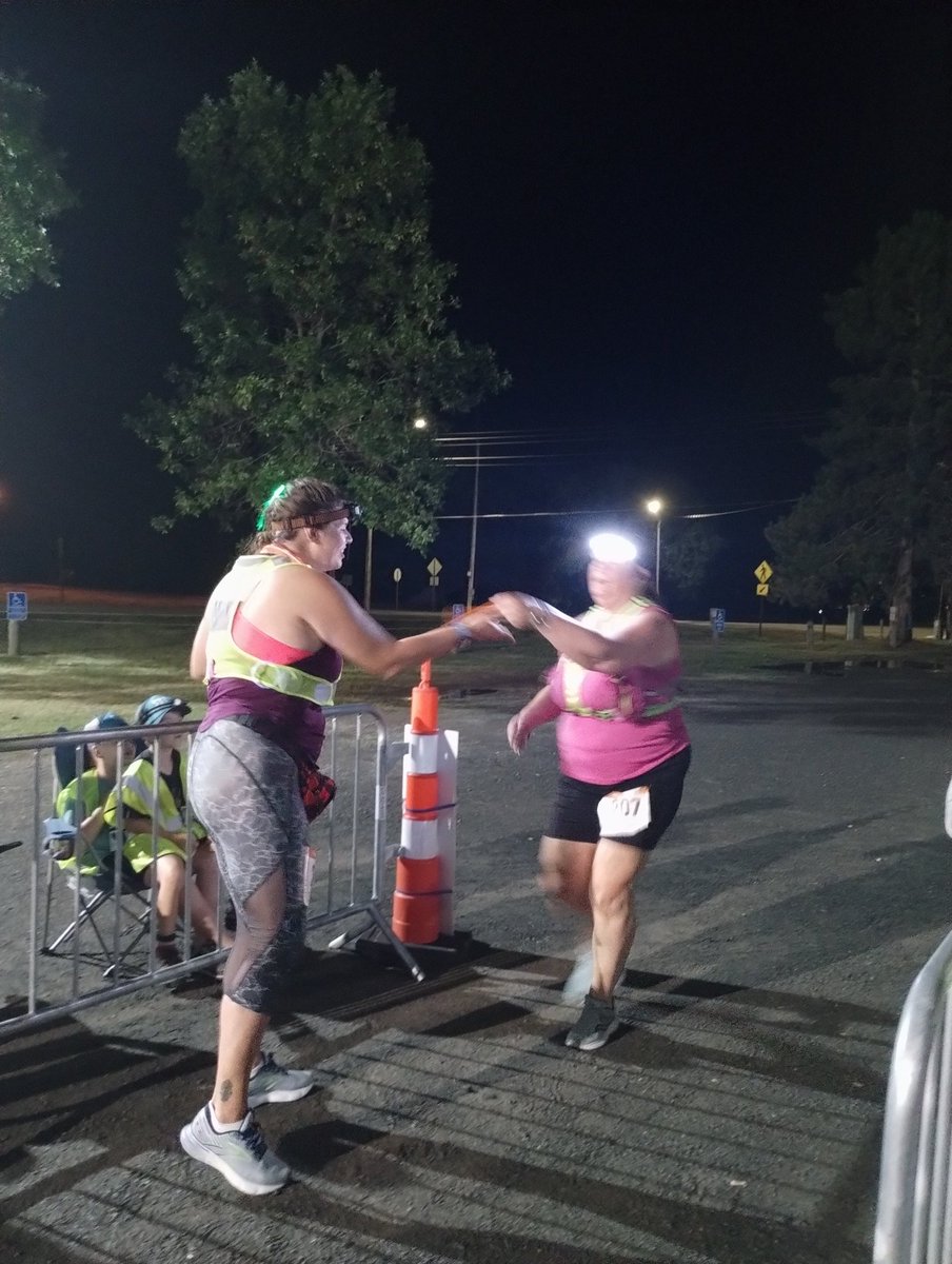 BClub79346's tweet photo. Tag off to Van 2 Brenna comes flying in, in the dark. #ragnar https://t.co/HdhUUWiSSt