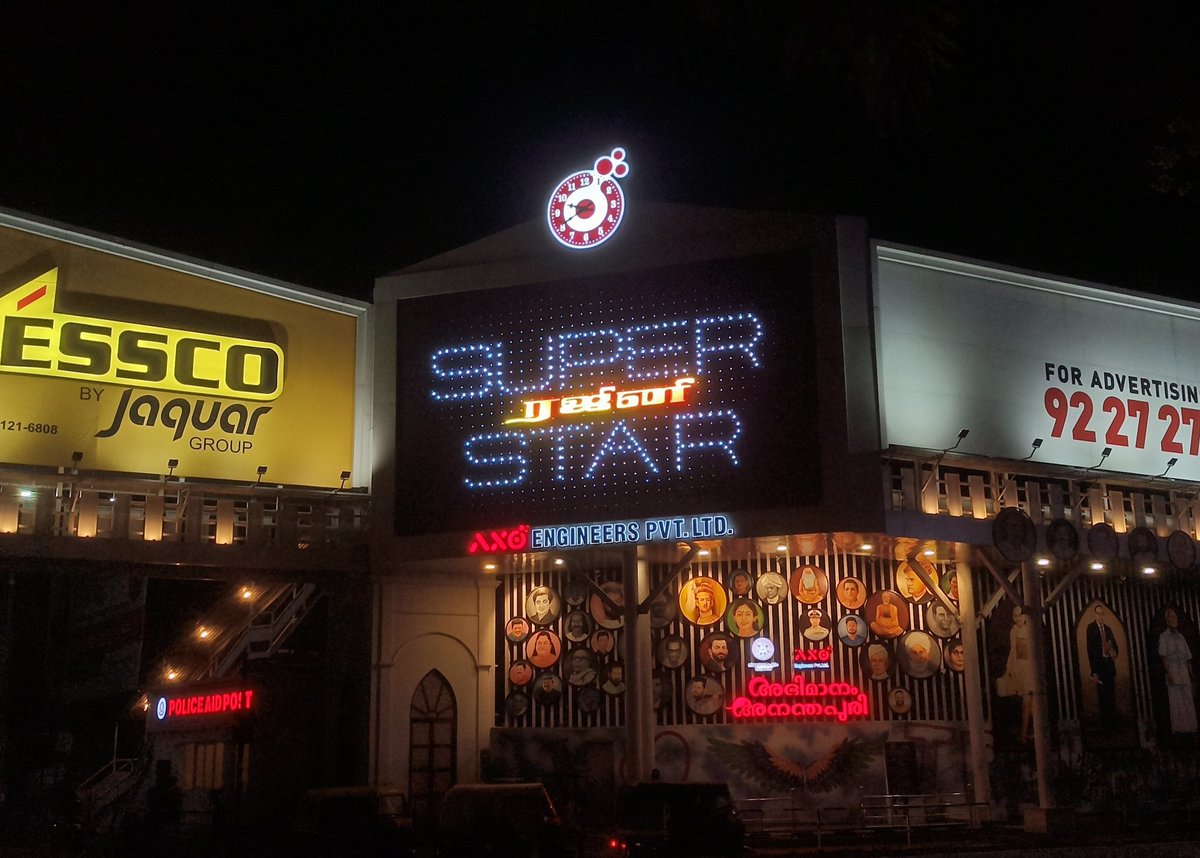 tvmdiaries's tweet photo. 'Super Star Rajini' fever everywhere🤩🔥
📍East Fort, Trivandrum

📷: Sreerag S R

#Rajinikanth #Jailer
#SuperStarRajini #EastFort
#Trivandrum #Thiruvananthapuram
#Kerala #India https://t.co/tDquTHvRGy