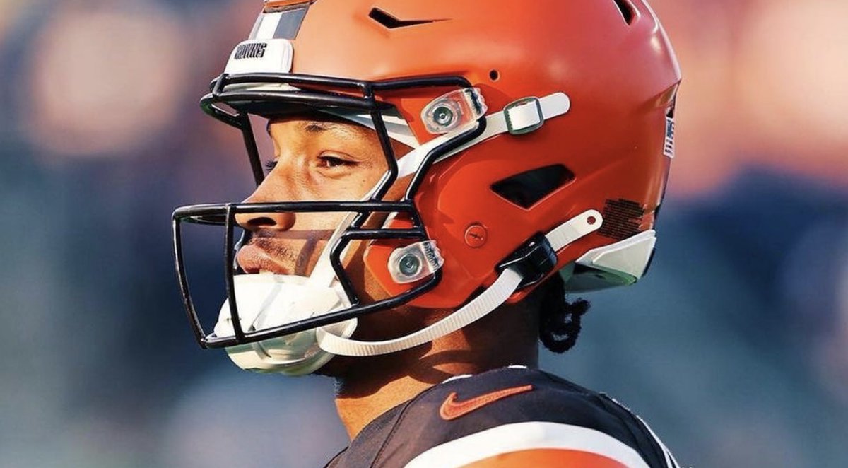 RookieWatxh's tweet photo. Dorian Thompson-Robinson in his second preseason game ever:

• 9/10 passing (90%)
• 102 passing yards
• 11 rushing yards
• 1 TD
• 142.5 passer rating

And he only played ONE quarter.

Robinson is now up to 184 passing yards, 47 rushing yards, and 2 TD’s in the preseason.

How did Robinson last until the FIFTH round 😳