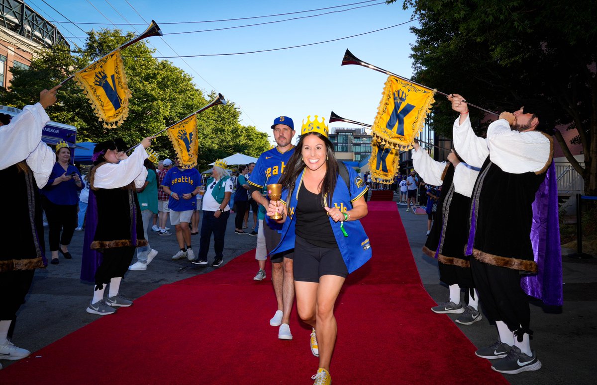 TMobilePark's tweet photo. King's Court at Victory Hall was buzzing before the game, and @RealKingFelix even made an appearance!

Stop by again before tomorrow's game to enjoy food &amp; drink specials, giveaways, a costume contest and more, all getting started at 3:30 p.m.! #HappyFélixWeekend https://t.co/Hly78qJvJd