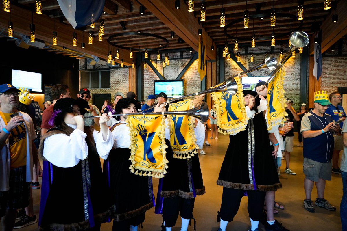 TMobilePark's tweet photo. King's Court at Victory Hall was buzzing before the game, and @RealKingFelix even made an appearance!

Stop by again before tomorrow's game to enjoy food &amp; drink specials, giveaways, a costume contest and more, all getting started at 3:30 p.m.! #HappyFélixWeekend https://t.co/Hly78qJvJd