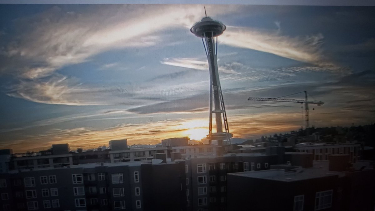 thinkinginwords's tweet image. Tonight&apos;s sunset in Seattle, Washington. #sopretty #screenshot #earthcam #livestreaming