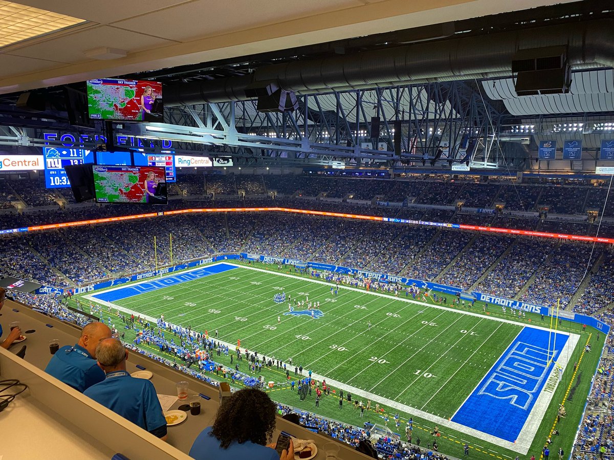 cbkmediamgt's tweet photo. That is client @stephmeadwx on the big screens at @Lions @fordfield doing an amazing job keeping Lions fans and @FOX2News viewers safe during a tornado warning on Friday night.
#DetroitTVNews
#FOXDetroit
#SevereWeather
#Meteorologist
#TeamCBK https://t.co/E37udEF72t