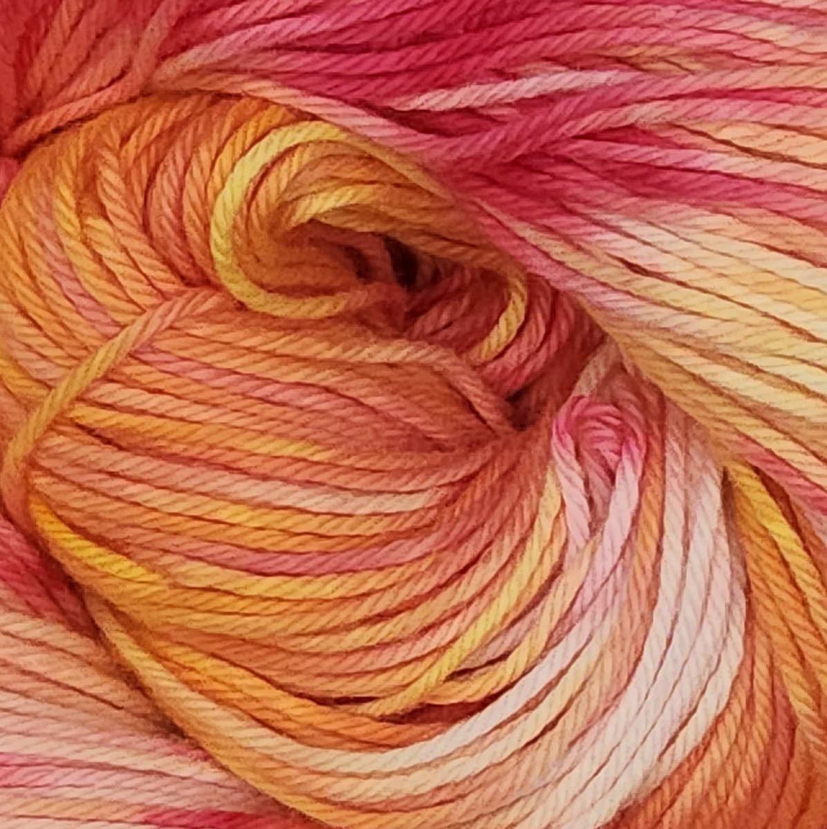 YarnsWild's tweet image. Awesome! Amazing! Our latest arrival. Hand Dyed Yarn - Early Sun - 100% Organic Cotton DK Yarn at $16.00. 
etsy.com/listing/152577…
#PinkAndYellow #BrightColors