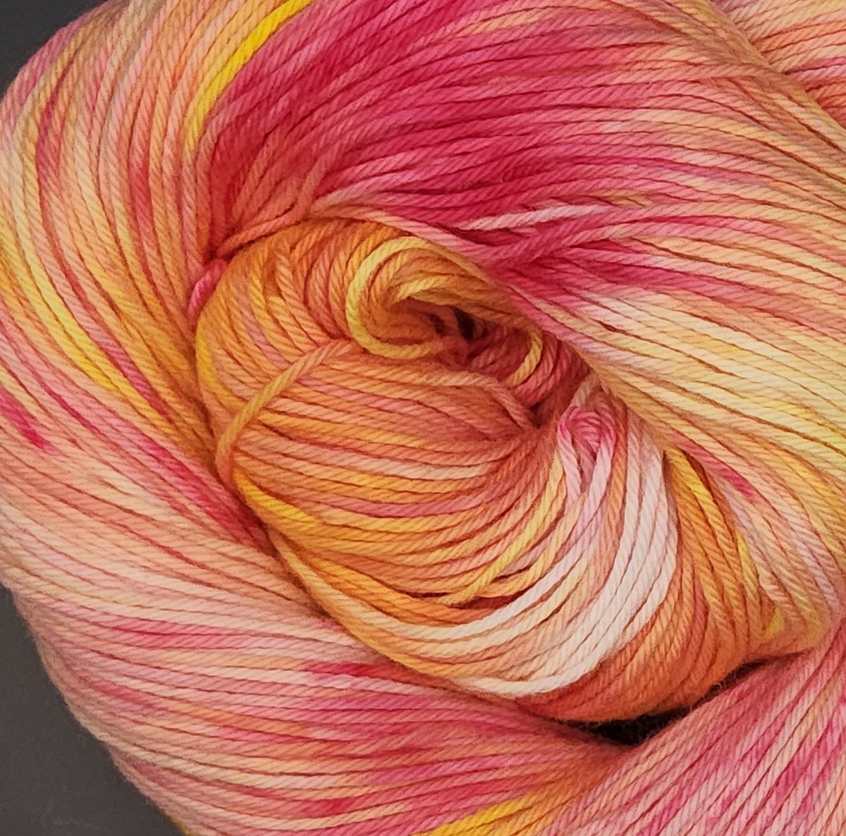 YarnsWild's tweet image. Awesome! Amazing! Our latest arrival. Hand Dyed Yarn - Early Sun - 100% Organic Cotton DK Yarn at $16.00. 
etsy.com/listing/152577…
#PinkAndYellow #BrightColors
