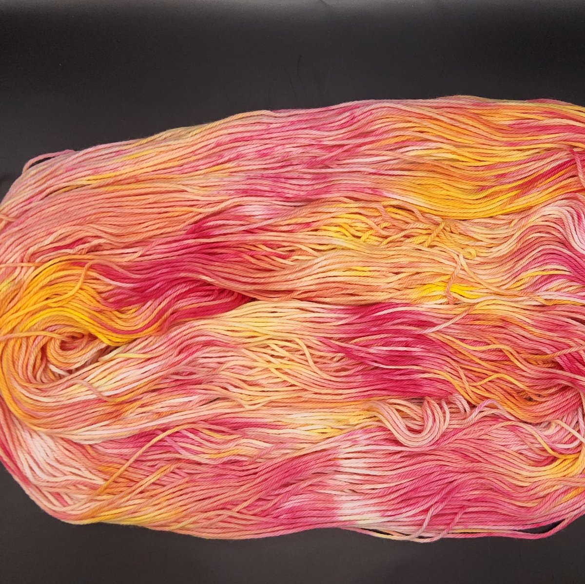 YarnsWild's tweet image. Awesome! Amazing! Our latest arrival. Hand Dyed Yarn - Early Sun - 100% Organic Cotton DK Yarn at $16.00. 
etsy.com/listing/152577…
#PinkAndYellow #BrightColors