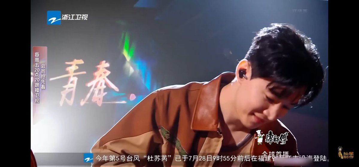 pinklife128's tweet photo. Sharing my simple english rendition of any song reminds you of me. A song i heard from Henry in Sing China..Wakin Chau must be very proud of him putting his own twist to the song.. #singchina #wakinchau #henrylau #emilwakin #anysongremindsyouofme https://t.co/cneOITjzB6