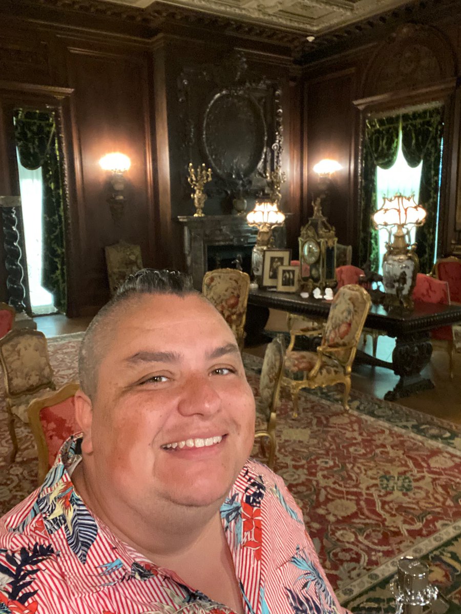 PresidentsVisit's tweet photo. At the Vanderbilts’! 🏛️🌳💰
#HydePark #Vanderbilts https://t.co/9dAn83dI6r