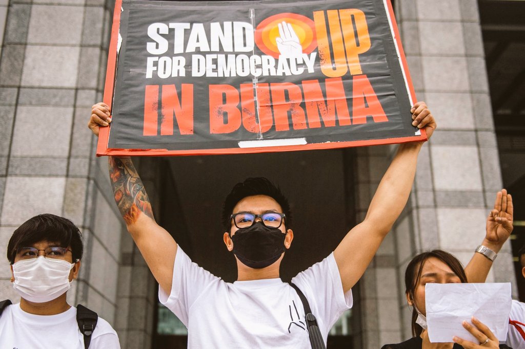 CrphMyanmar's tweet photo. Myanmar’s crisis has been forgotten by the world and neglected by aid donors, two years since the February 2021 failed coup.

Myanmar and Ukraine share equal numbers of people in need, but the disparity in aid resources between the two countries is stark.

https://t.co/QU2EON1EBj https://t.co/s74sZOoA90