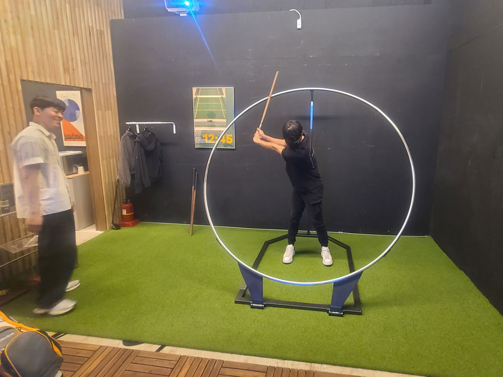 Proswing_Inc's tweet image. 거제 #스마트골프아카데미 레슨룸 설치로 1:1집중레슨^^ #레슨용골프기구 #프로스윙플레인 설치
proswing.kr
고객센터: 1899-6637
#골프레슨기구 제조 (주)프로스윙
#골프스윙교정 #골프자세교정 #골프궤도교정 #드라이버스윙교정 #아이언스윙교정 #드라이버스윙각도 #아이언스윙각도