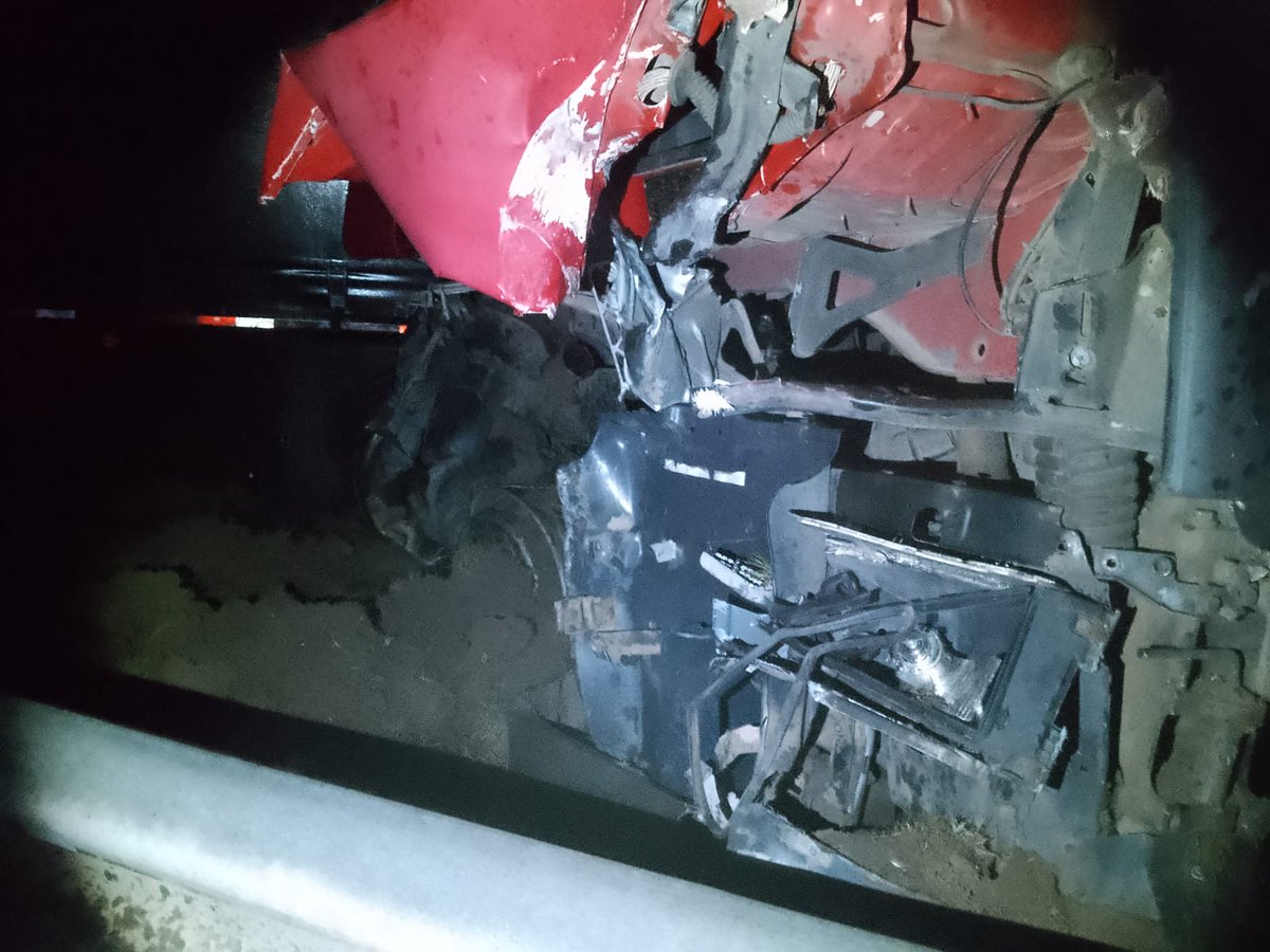 emekavoces's tweet photo. 🔴▶️ #AHORA #MALDONADO #GregorioAznarez Siniestro en puente Sarandí. Un camión despistó y terminó fuera de la ruta. Un vehículo que pasaba por el lugar, terminó chocando posteriormente a este camión. Trabaja @DNPCaminera. No hay reporte de personas heridas.
#Info 📸 First.brad https://t.co/0U9mwpanuj