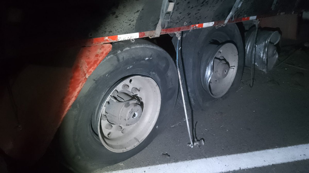 emekavoces's tweet photo. 🔴▶️ #AHORA #MALDONADO #GregorioAznarez Siniestro en puente Sarandí. Un camión despistó y terminó fuera de la ruta. Un vehículo que pasaba por el lugar, terminó chocando posteriormente a este camión. Trabaja @DNPCaminera. No hay reporte de personas heridas.
#Info 📸 First.brad https://t.co/0U9mwpanuj