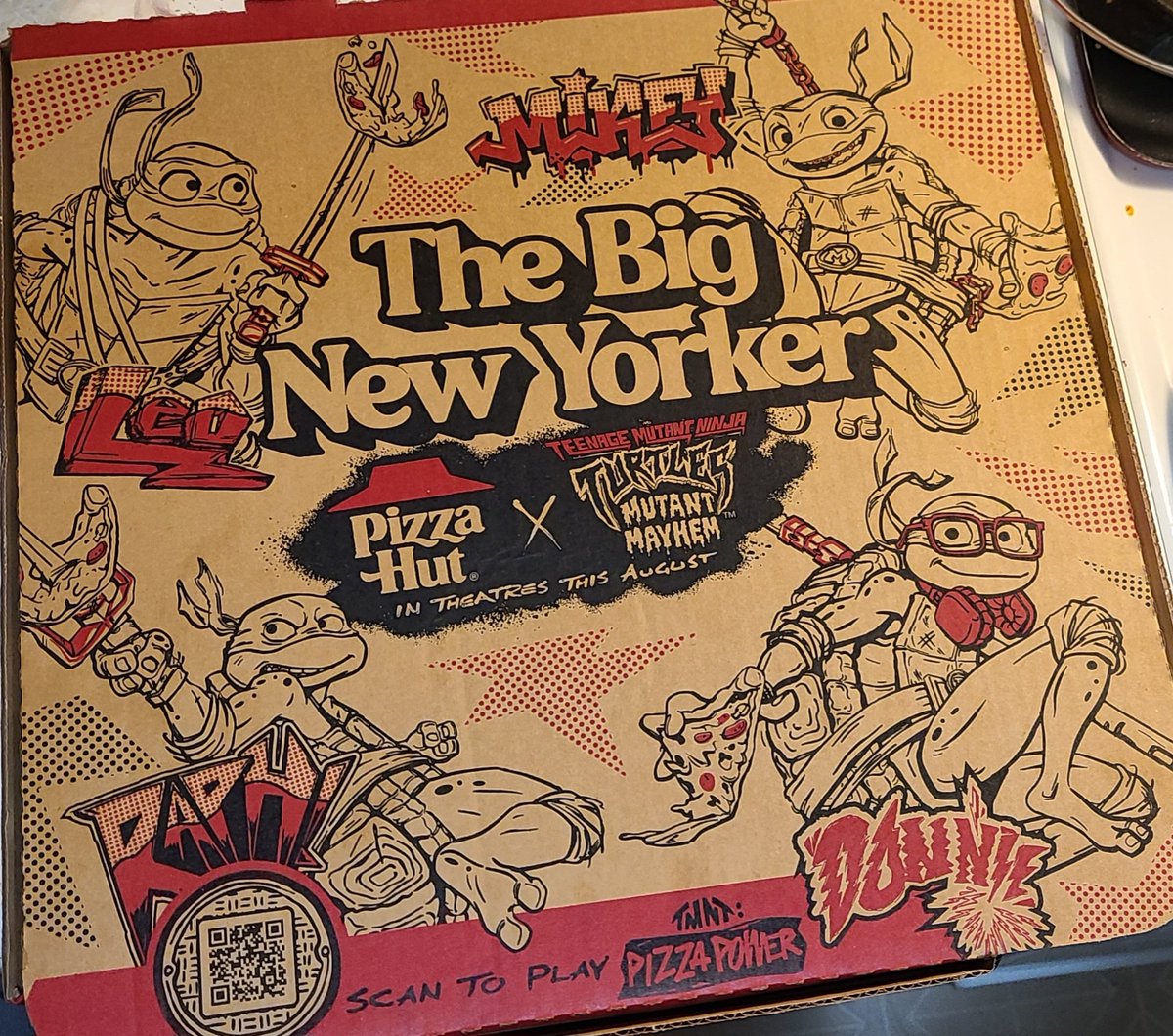 LetiMoreno73's tweet photo. Ordered #pizza tonight....wth is this?!?!!! 
A hole !!!!??!!! 🤨🍕😠
And who cuts pizza like this?! 😠
@pizzahut https://t.co/ggIHhNIagy