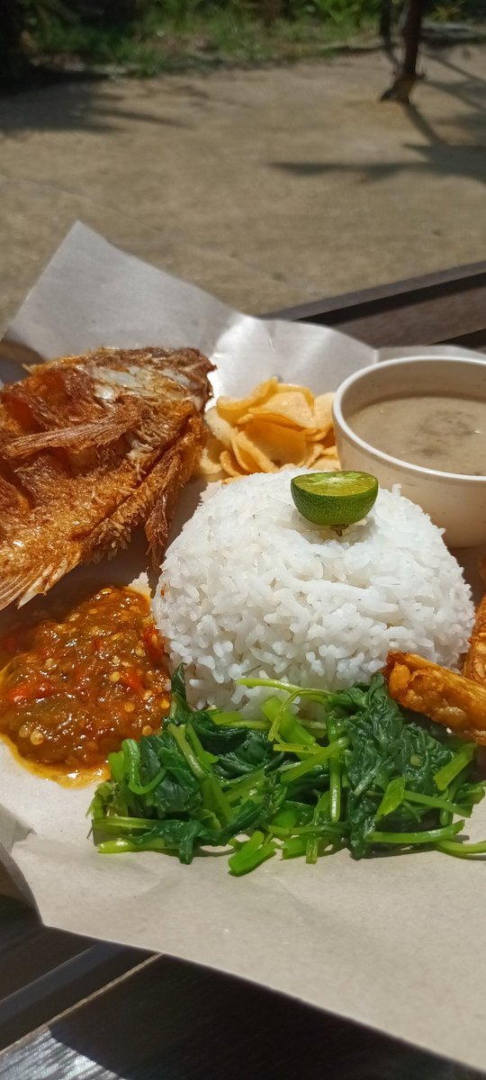 aideology66's tweet photo. @burgerak sekarang dah ada hidangan tengah hari, Tuan² Puan² ya.

@KuantanTV @twtkuantan_food @KuantanPublic @Twt_Kuantan https://t.co/VsZmaFw9GK