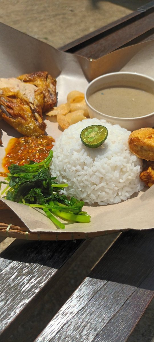 aideology66's tweet photo. @burgerak sekarang dah ada hidangan tengah hari, Tuan² Puan² ya.

@KuantanTV @twtkuantan_food @KuantanPublic @Twt_Kuantan https://t.co/VsZmaFw9GK