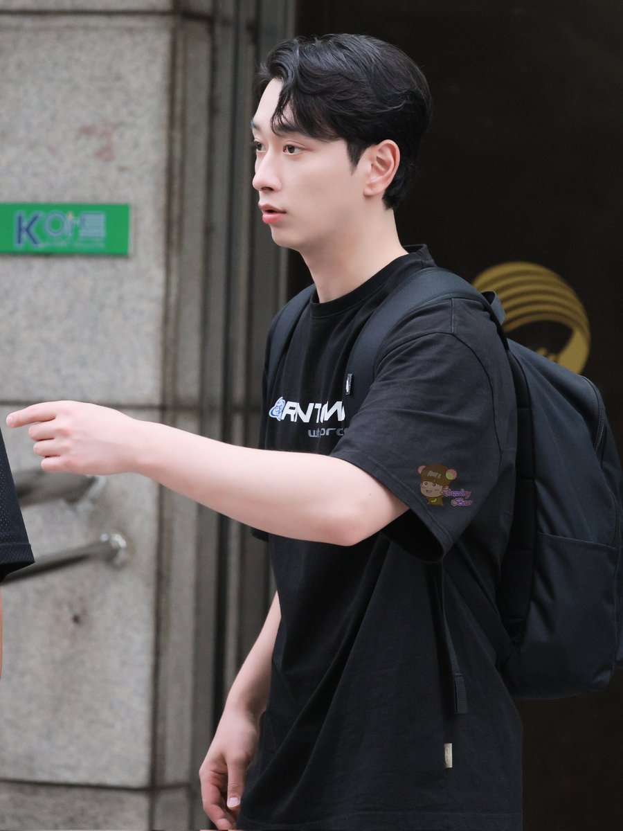 dazzlingbear211's tweet photo. 【230812💜PHOTO】

230811 KBS 홍김동전 촬영 퇴근

#2PM #황찬성 #찬성 #Chansung #チャンソン 
#HwangChansung 
#엘줄라이엔터테인먼트 #ljulyent https://t.co/wmfGfZnGwr