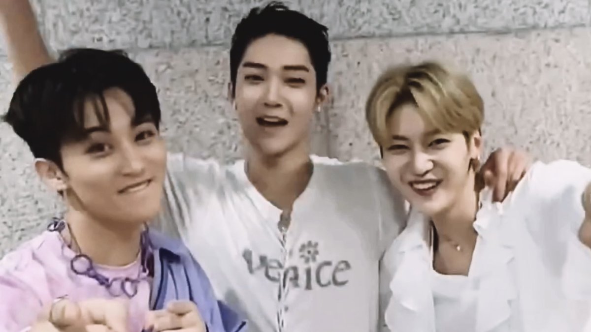 mark lee with jacob, kevin, kang daniel, keeho, and matthew..... that's crazy
