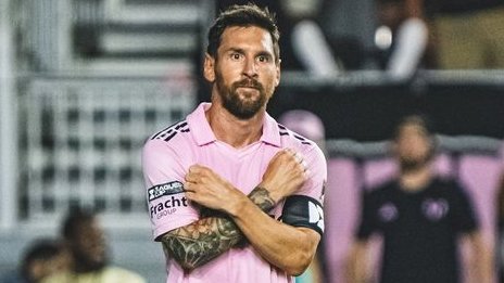 SofascoreBR's tweet photo. Lionel Messi com a camisa do Inter Miami:

🕸 1 comemoração do Homem-Aranha
🙅‍♂️ 1 comemoração do Pantera Negra
🔨 1 comemoração do Thor

E após uma avaliação minuciosa, eu já tenho meu veredito: Fã de Marvel! https://t.co/B5TMhDWgGm