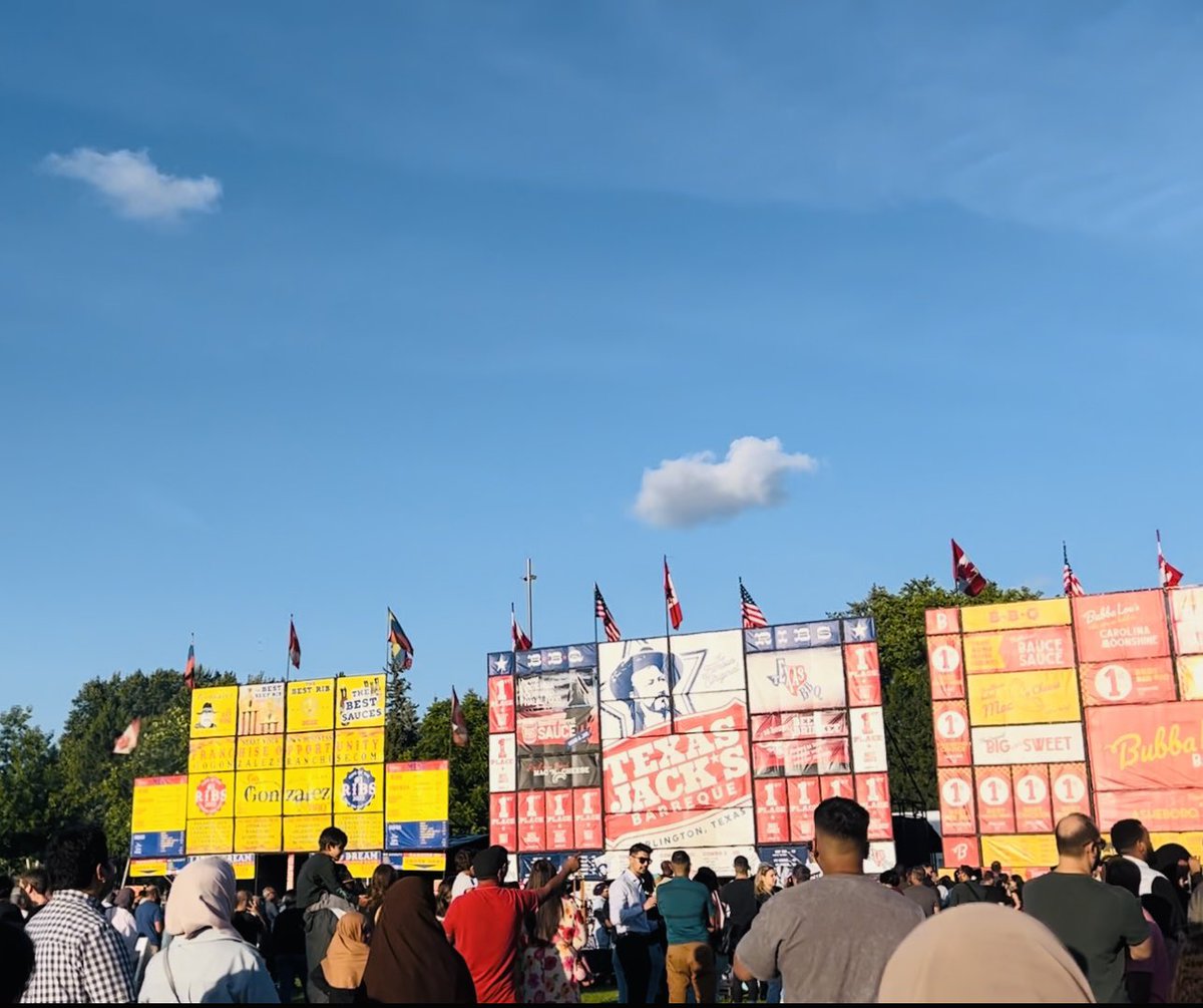 ebrahim_sadaf's tweet photo. I want to congratulate Halal Rib fest and their team for bringing such a great event to our city Ottaawa, had a wonderful time joining MP @AryaCanada and MPP @ChandraPasma #ottawa. #Halafood https://t.co/9wDPOiYYqs
