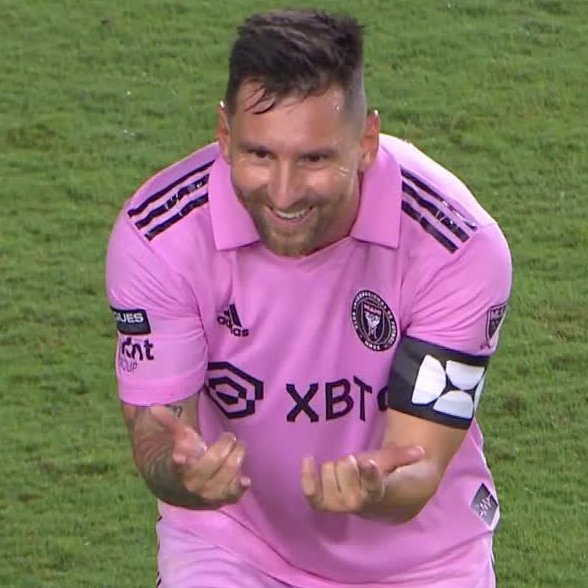 SofascoreBR's tweet photo. Lionel Messi com a camisa do Inter Miami:

🕸 1 comemoração do Homem-Aranha
🙅‍♂️ 1 comemoração do Pantera Negra
🔨 1 comemoração do Thor

E após uma avaliação minuciosa, eu já tenho meu veredito: Fã de Marvel! https://t.co/B5TMhDWgGm