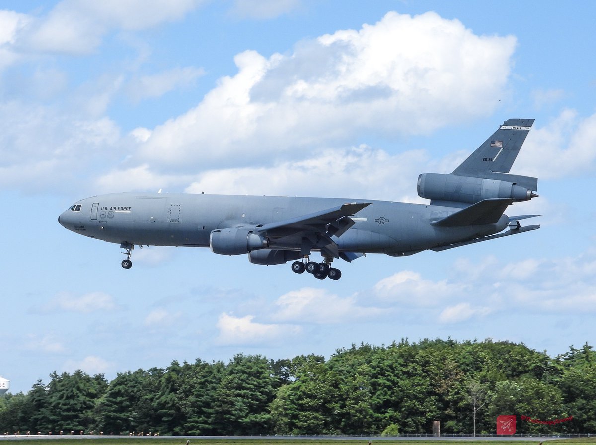 TheSnoopySnoop's tweet photo. I almost missed these today at KPSM but @DaveOTGphotog had my back (thank you!)
Really great to see the Extender too!
KC-10A Extender #AE0210 82-0191 Travis, arriving from Spangdahlem
KC-46A Pegasus #AE5BBE 16-46013 New Hampshire, arriving from Mildenhall
#avgeek #aviation https://t.co/ePzCuDquVb