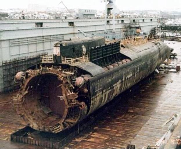 HistoryMttrs's tweet photo. 🇷🇺 #OTD #12Aug #Disaster #K141 #Russia
Saturday 12 August 2000, the K-141 Kursk, a Russian nuclear-powered submarine sinks to the bottom of the Barents Sea.
The submarine was taking part in the first major Russian naval exercise in more than 10 years.
All 118 personnel on board die.
Likely no one will ever know for sure what caused the disaster.
The official Russian inquiry concluded that a torpedo explosion was likely the cause.
🌹#BarentsSea #Kursk #Submarine