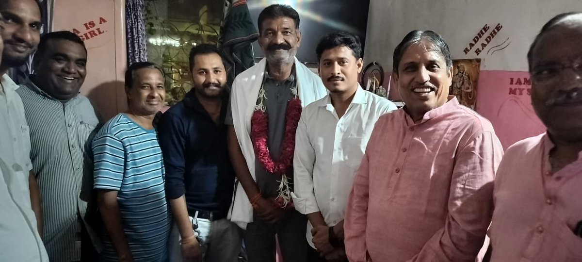 svgrybguj's tweet photo. ‘મેરી માટી, મેરા દેશ’ અભિયાન અંતર્ગત સ્વામી વિવેકાનંદ ગુજરાત રાજ્ય યુવા બોર્ડના કર્ણાવતી મહાનગરના સંયોજકો દ્વારા દેશના સૈનિકનું સાલ અર્પણ કરી સન્માન કર્યું અને દેશ પ્રત્યેની તેમની નિષ્ઠાને બિરદાવવામાં આવી. 

આ પ્રસંગે ધારાસભ્ય શ્રી કૌશિકભાઈ જૈન સહિતના આગેવાનો ઉપસ્થિત રહ્યા હતા. 

#MeriMatiMeraDesh #AmritMahotsav
