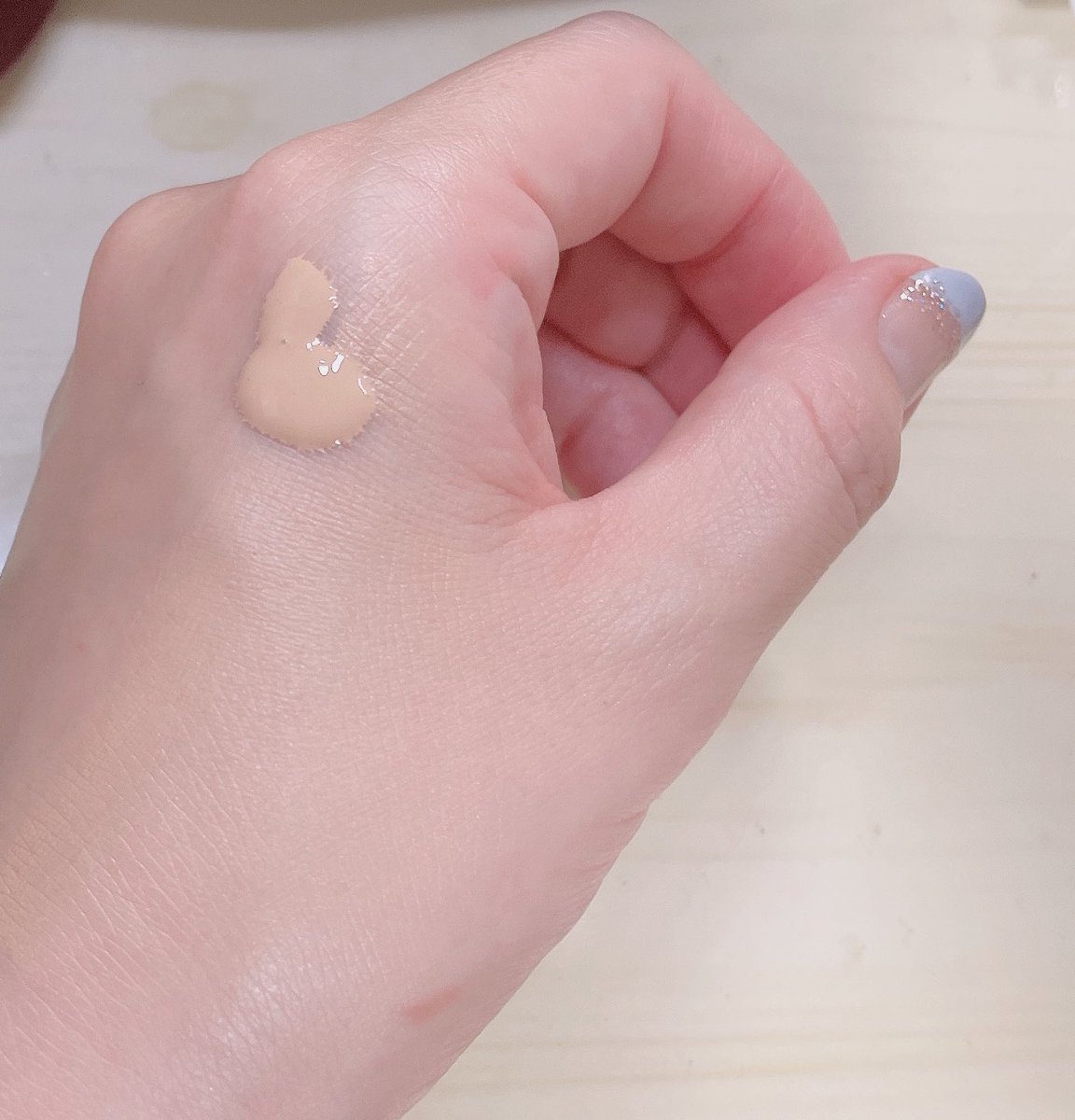 Autumn56092259's tweet photo. #コスメ試供品
#スウォッチ
#ADDCTION
ザ ファンデーション リフトグロウ
004
高い部分に光を集めてリフレクトさせ、リフトアップしたような洗練のメリハリを作るファンデーション。肌と一体化する薄膜でコンフォートにカバーし、丁寧にスキンケアをしたようなライブリーな肌印象に仕上げます 続 https://t.co/SAZSb3FkGi