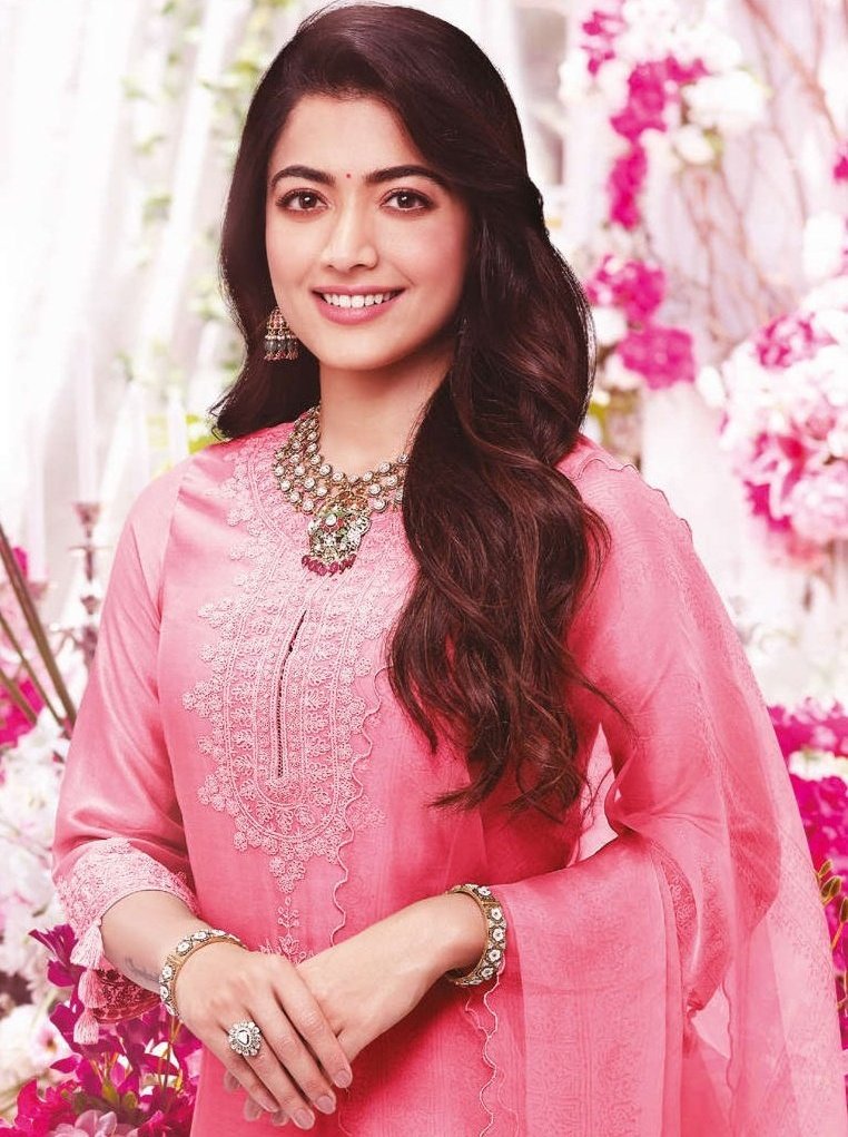 every single thing about you is beautiful <a href="/iamRashmika/">Rashmika Mandanna</a> 🩷 #RashmikaMandanna