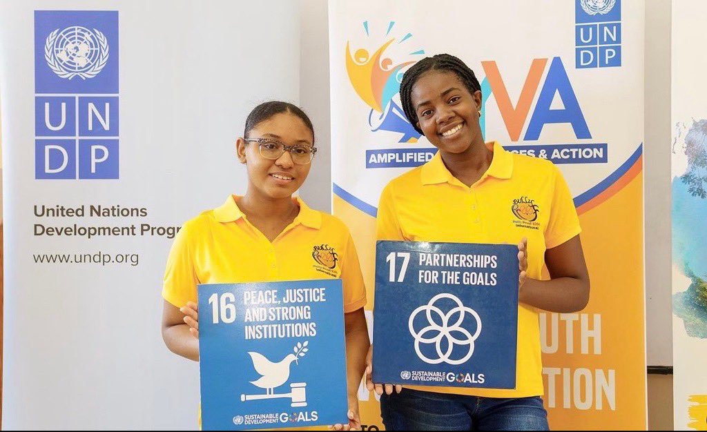 Young leaders on the frontlines to #ActNow!

From #Generation17, @YouthCoLab & @YECAP_AP to the Youth Leadership Programme, @Y4Cofficial & @YouthConnektAf, we work hand in hand w/ youth all over the 🌎.

On #YouthDay we celebrate your passion & dedication to take #ClimateAction.