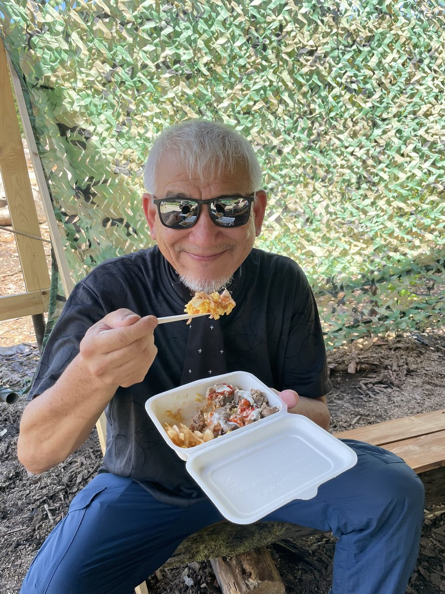 VT250spaSagami's tweet photo. きこりセルフショップ薪
now
先日オープンのkitchenCar
「TENDERMAN」さんで
ランチを頂きました
チキンオーバーライス
これは美味い、食うべきです
ほろほろの鶏もも肉
カット玉ねぎのアチャール
ご馳走様でした
#TENDERMAN
#好きです道志村
#きこり https://t.co/T3c25juPq7