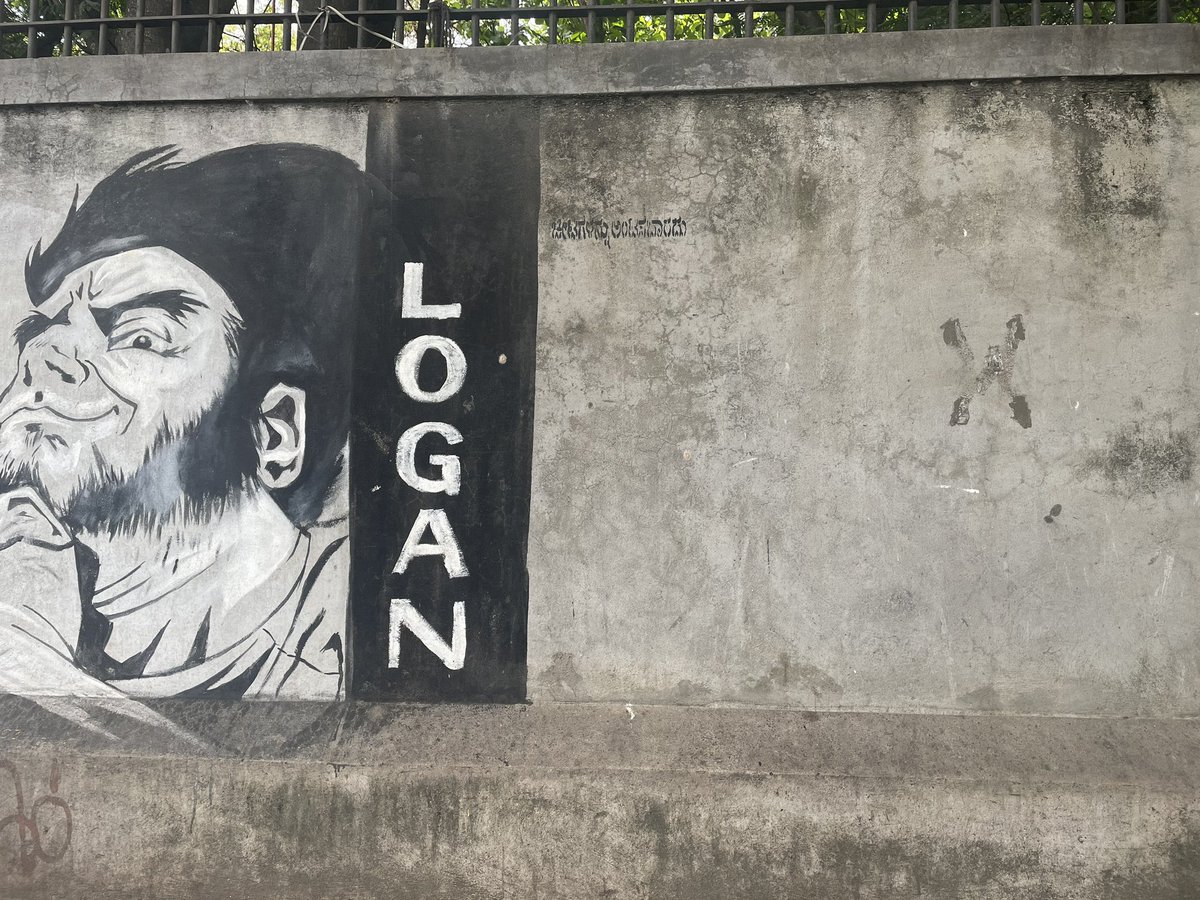 aagrabakijasmin's tweet photo. There is huge potential for graffiti work in these walls outside St John’s hospital 

@thel3l @adityadipankar you can actually think of something cool 😎 

#loiter 
-#Bangalore https://t.co/Kb8Y6r9WMI