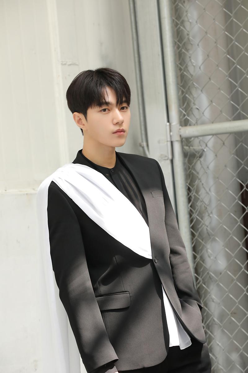 ifntvisual_'s tweet photo. myungsoo being top visual even after 13 years of debut https://t.co/Y0NQvbbOpw