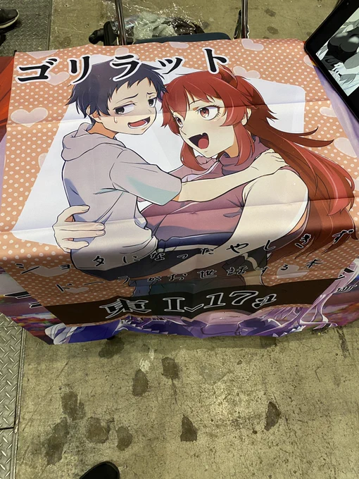 ちょっと見づらいですけど、POPスタンドが無くて飾れなかった布ポスターです。 もし欲しい方が居られたら2000円でお譲り致します〜