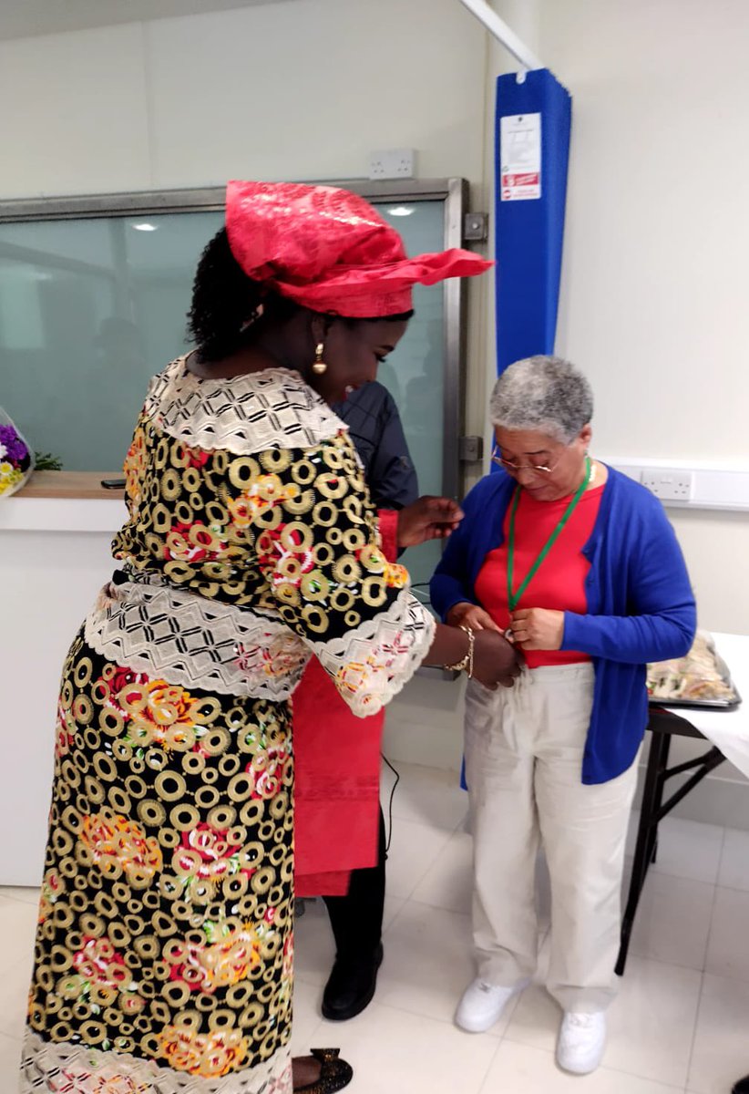 ANNI_Nurse's tweet photo. @ANNI_Nurse also presents a honorary medal to Prof Dame Elizabeth @EAnionwu and interviews her on the inspiration of her journey. She shared some motivations for African-Irish Nurses and praised the ongoing efforts of the Association. 📸 @INMO_IRL rep, @saoltagroup @thecontel https://t.co/np4APUzd67