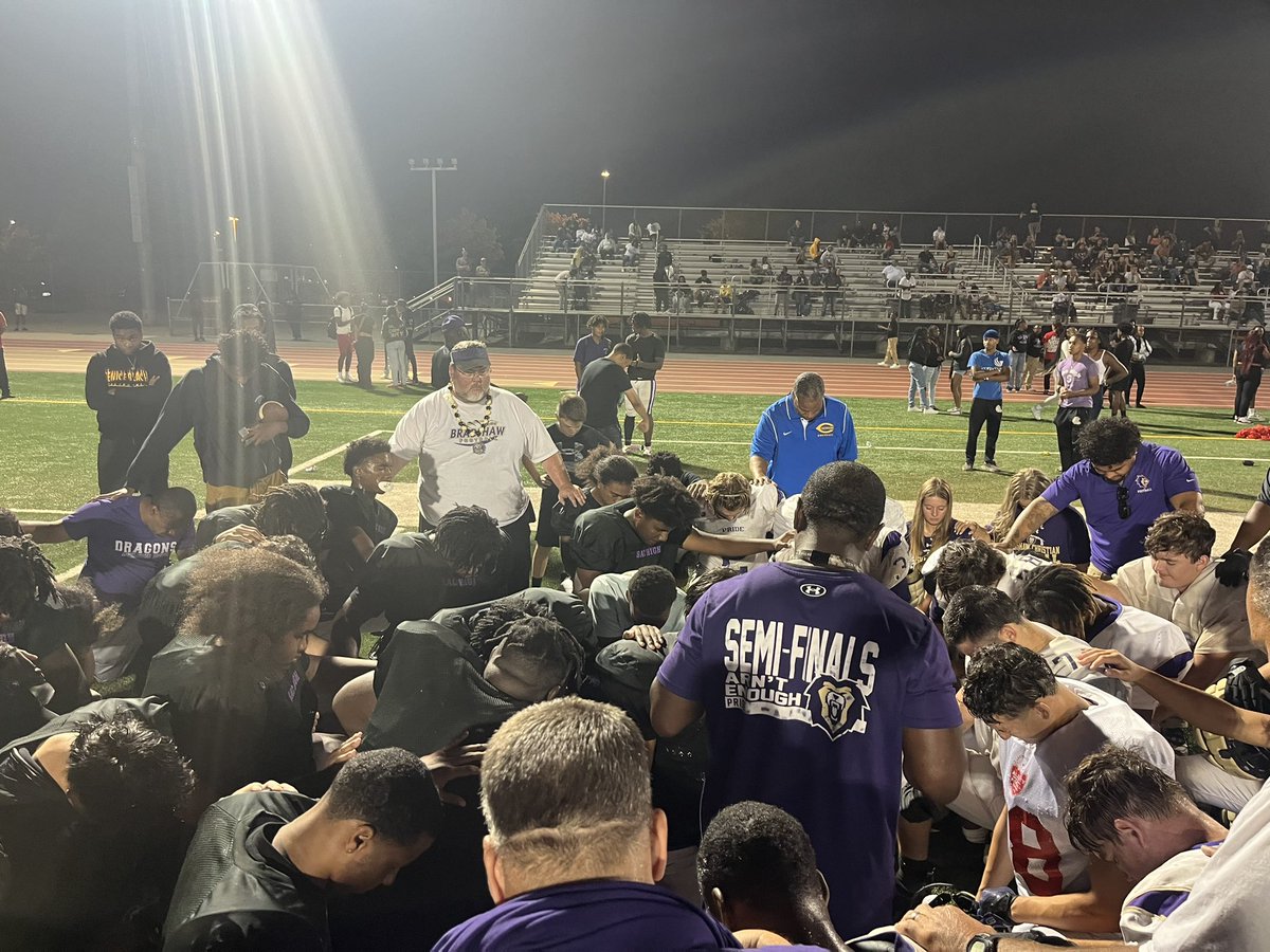 Bradshaw varsity and Sac Hi varsity saying a prayer together after a hard fought scrimmage tonight. #ForHisGlory