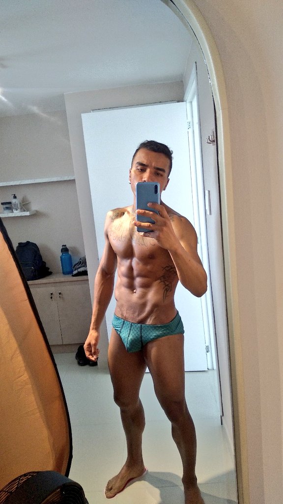 AlexandreStone9's tweet photo. Es momento de la diversión, entra a mi perfil y hazte miembro de la familia @Flirt4FreeGuys tu sitio más seguro y confiable, te estaré esperando en mi club de fans para tener obsequios y contenido de calidad @EmpireModelsCol

#muscleguys #BoysLove #Strongmen #latinos #models https://t.co/7o2yMCPXbJ