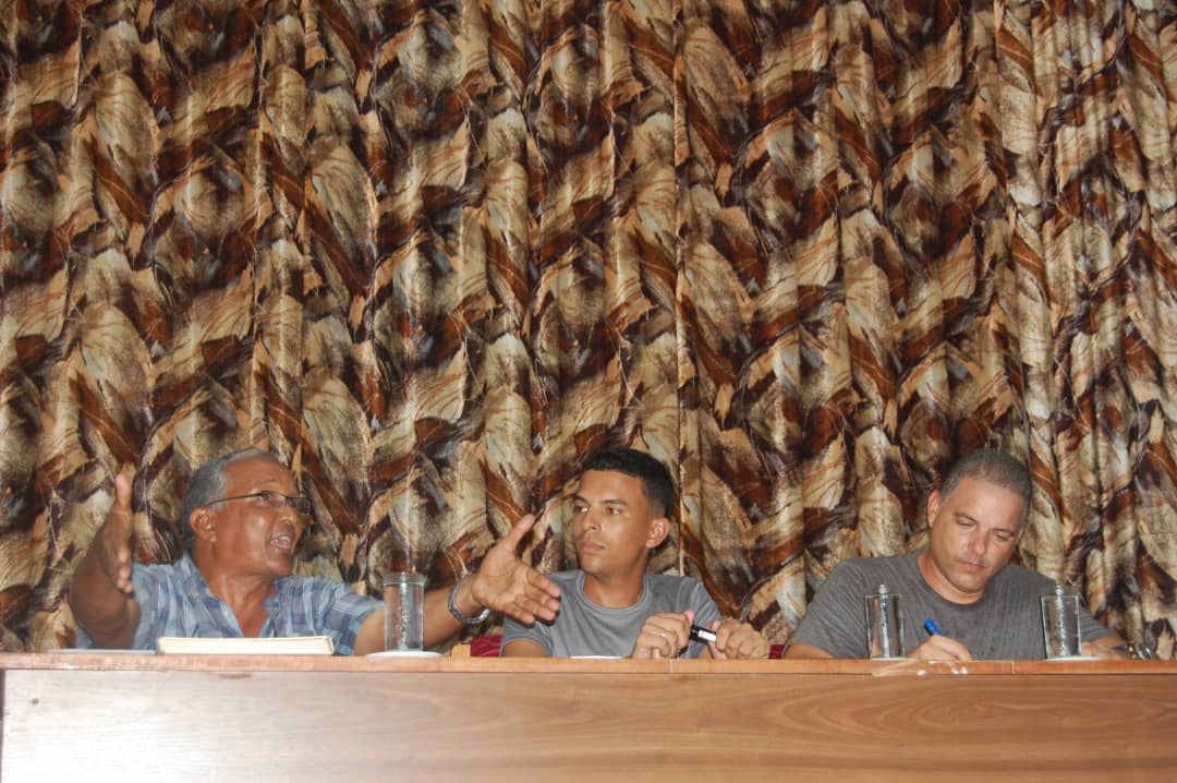 Los jóvenes 👥debaten sobre la unidad latinoamericana🤝 y el ideario antiimperialista de nuestro Comandante en Jefe🌟,la voz de nuestros hermanos de otras naciones estuvo presente🌍.