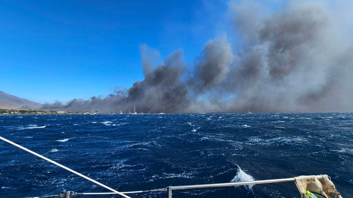 pacific_posse's tweet photo. "We  are fine sweetheart.... One of the only ones that still have a home  especially on the water..... We were anchored way North of everybody....  I was in the south side of the island doing gigs while roger weathered  this himself....100 knot winds!! Bringing supplies back " https://t.co/gLZNFfmGY7